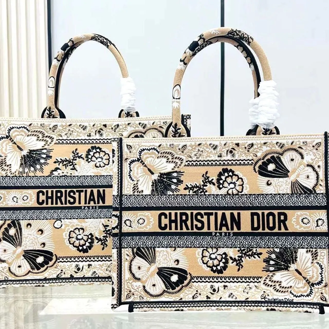 Dior Book Tote photo 11