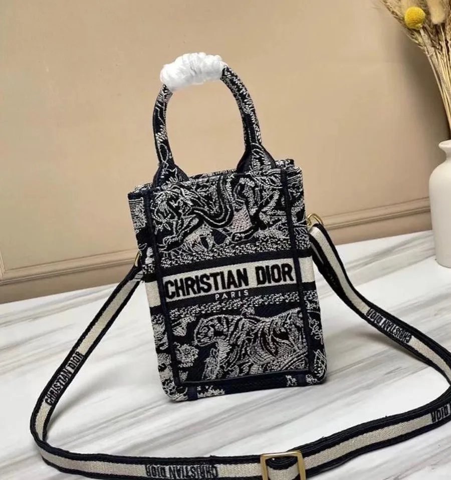 Dior Saddle Bag photo 12