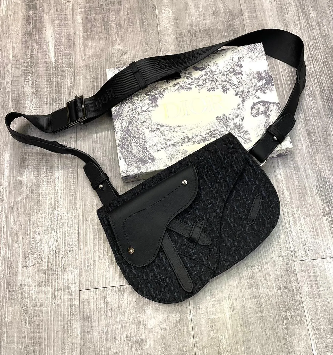 Dior Saddle Bag photo 11