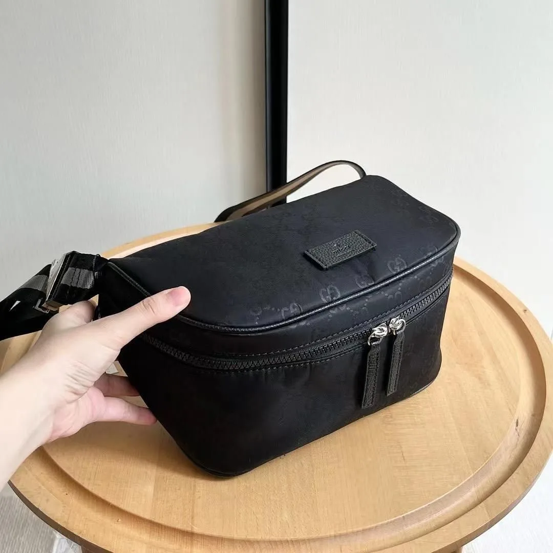 Gucci Cosmetic Case photo 2