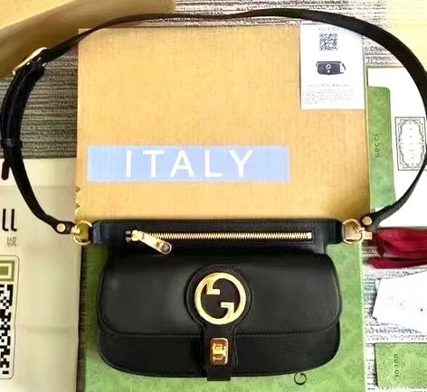 Gucci Blondie round-logo crossbody