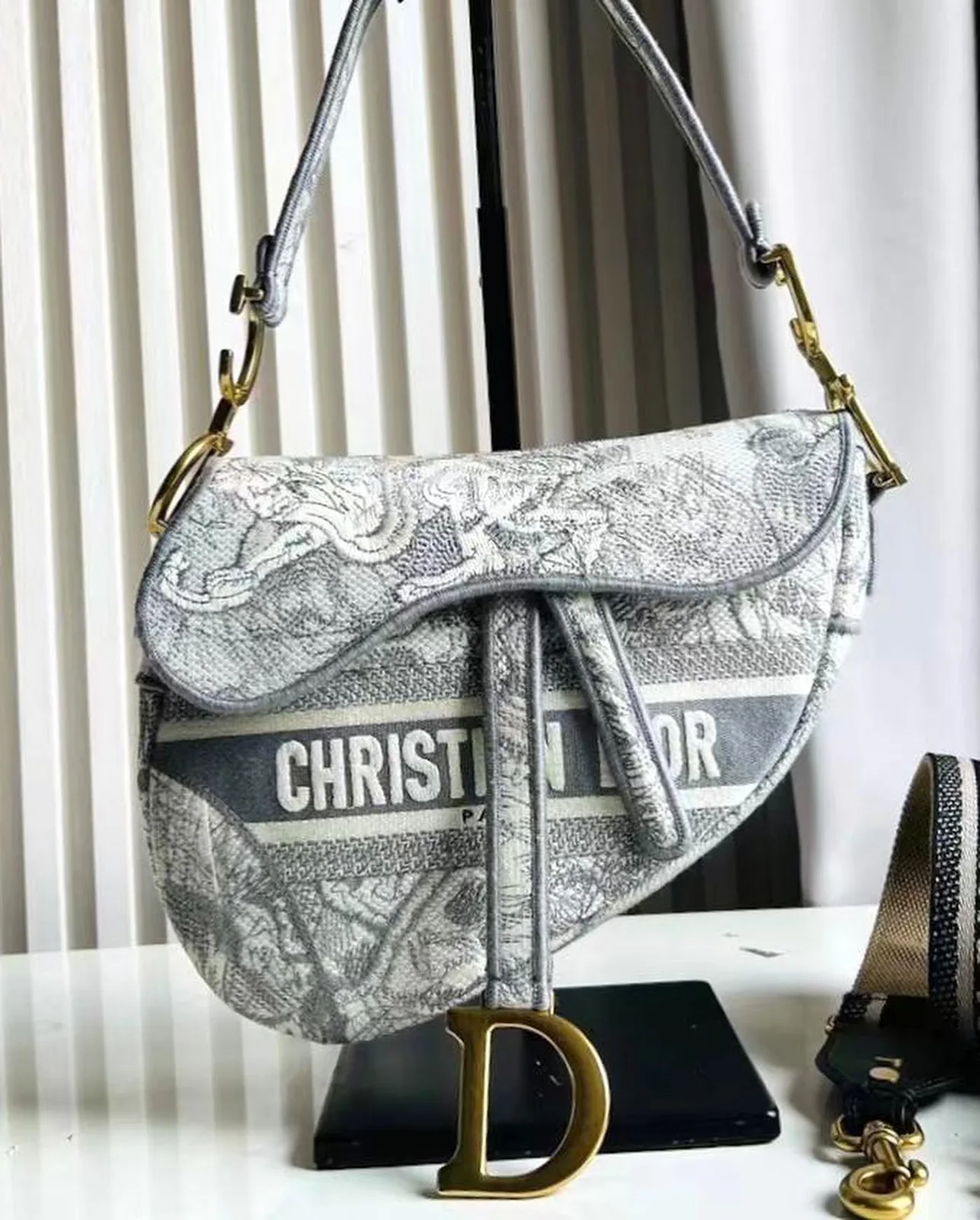 Dior Saddle Bag photo 12