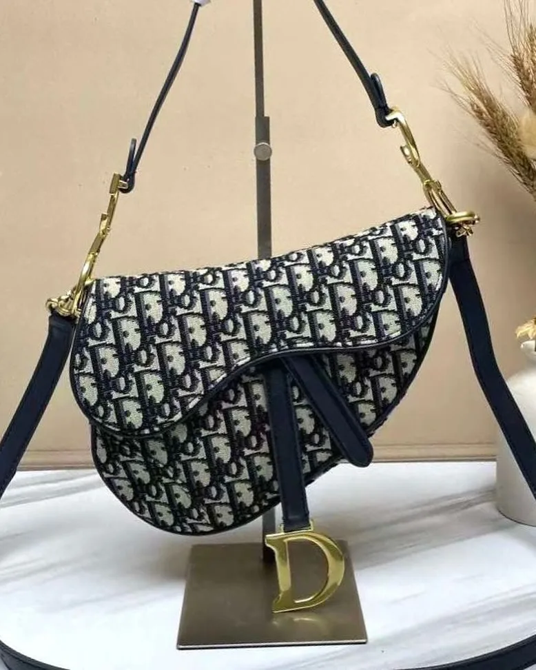 Dior Saddle Bag photo 8