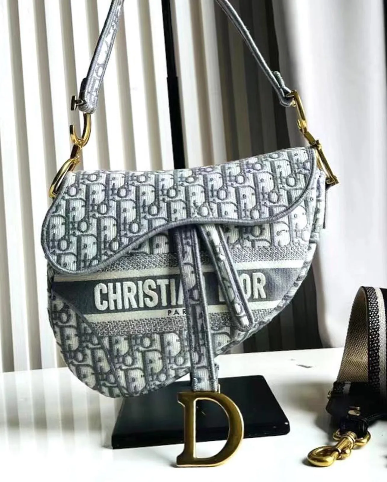 Dior Saddle Bag photo 13
