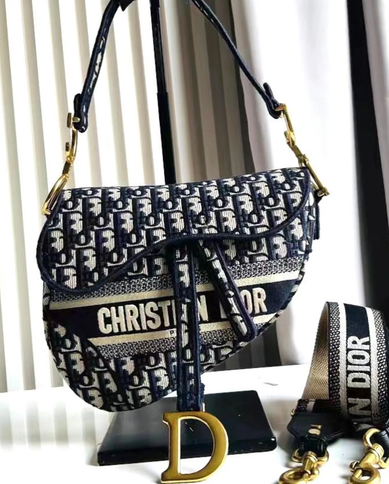 Dior Saddle Bag photo 11