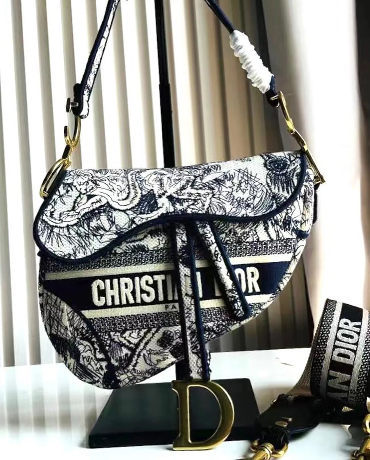 Dior Saddle Bag photo 10