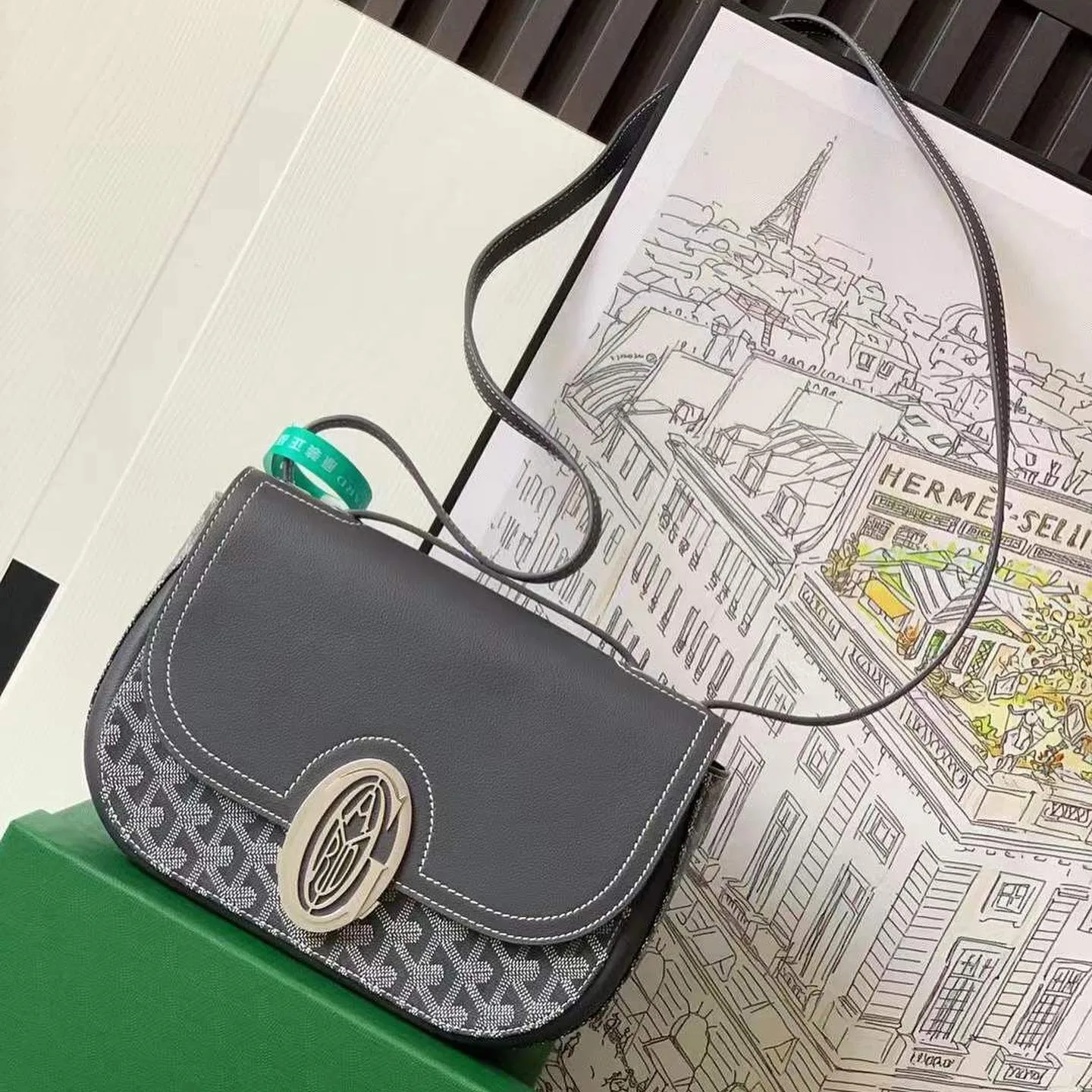 Goyard Saddle Crossbody Bag photo 4