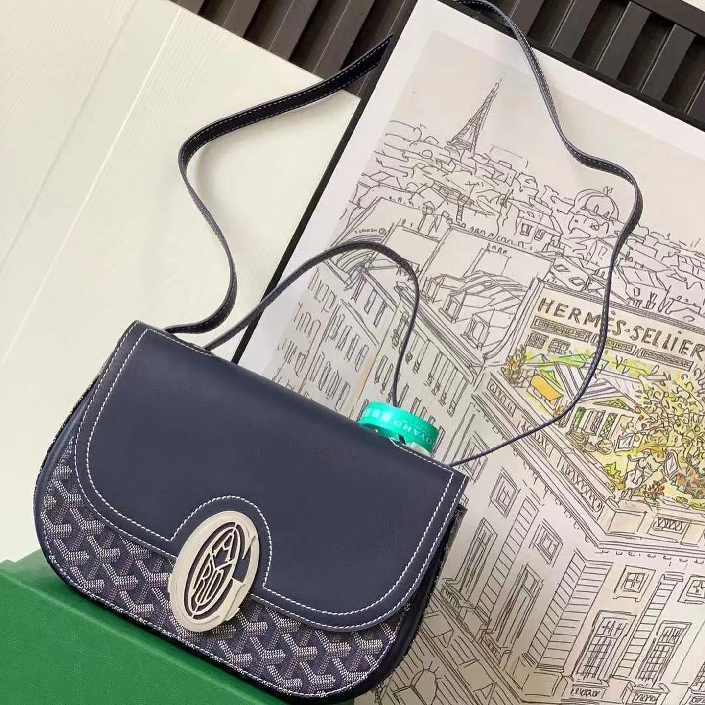 Goyard Saddle Crossbody Bag photo 5