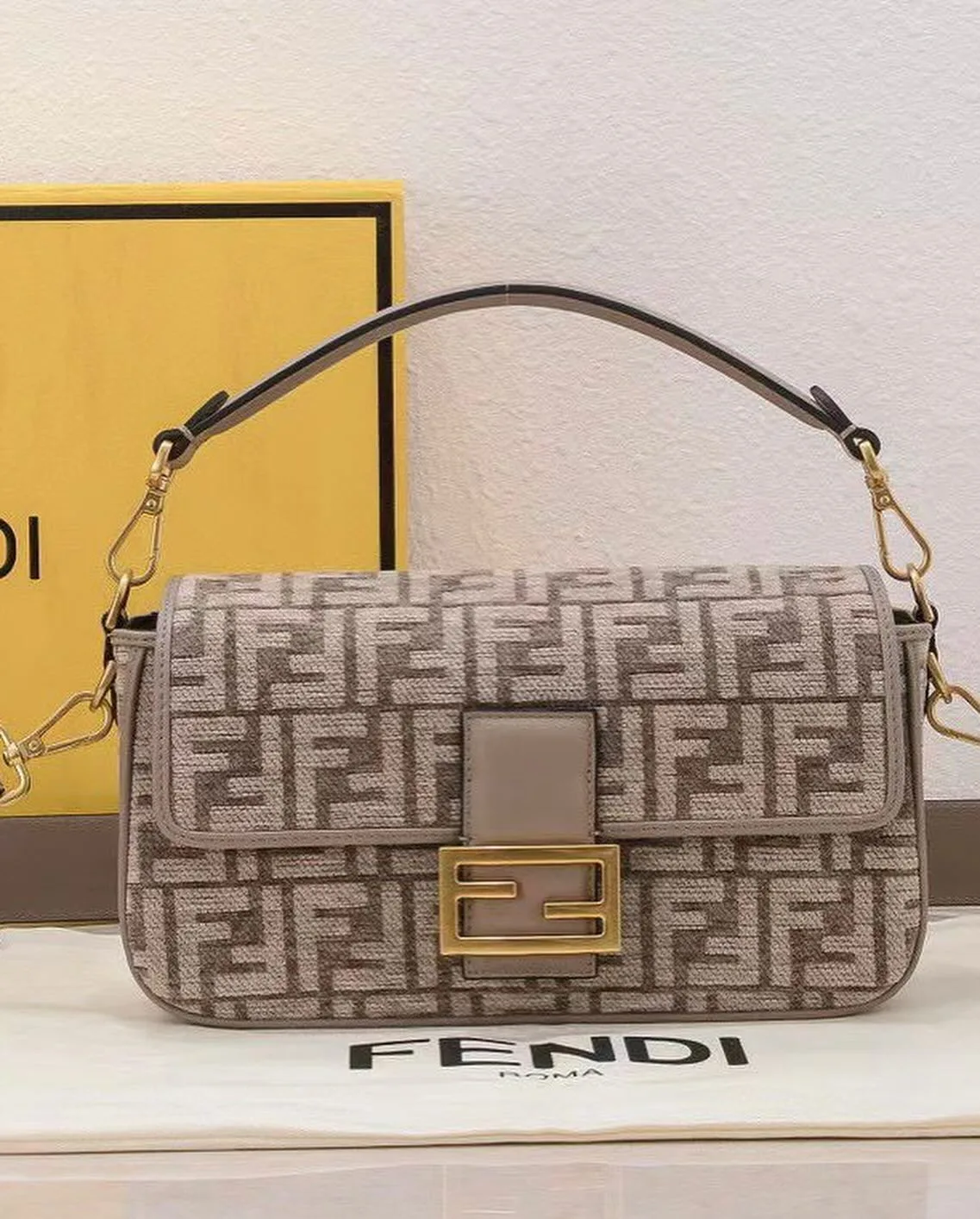 Fendi Baguette photo 2