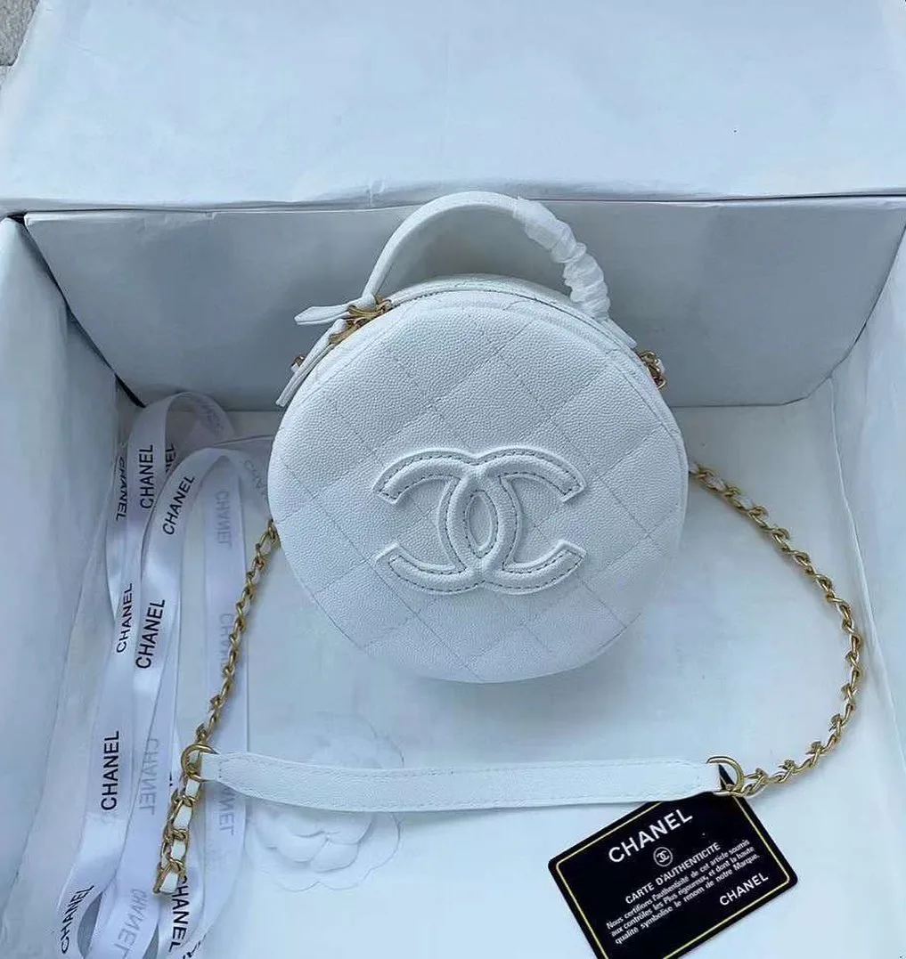 Chanel Round Clutch with Chain photo 2