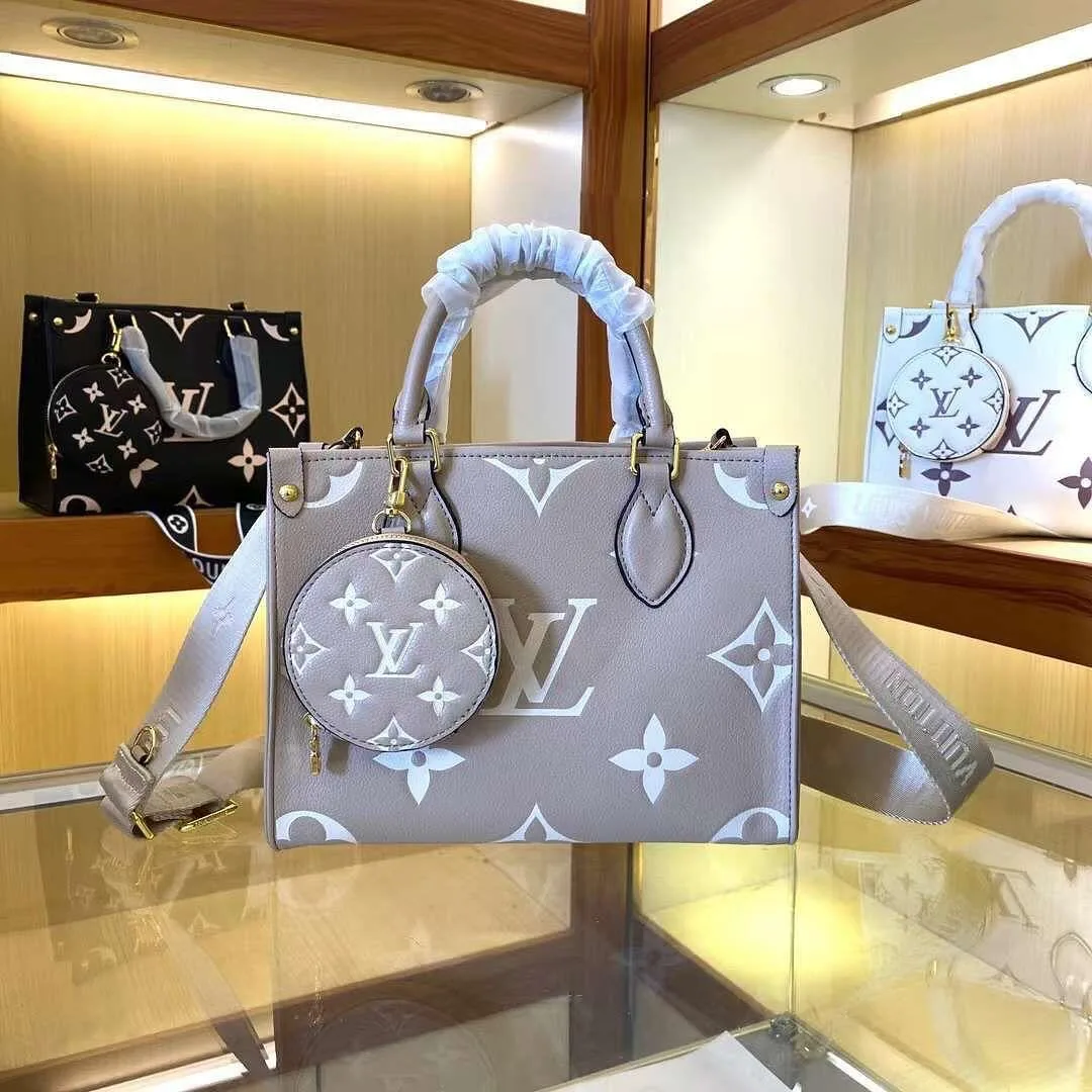 Louis Vuitton Handbag photo 5