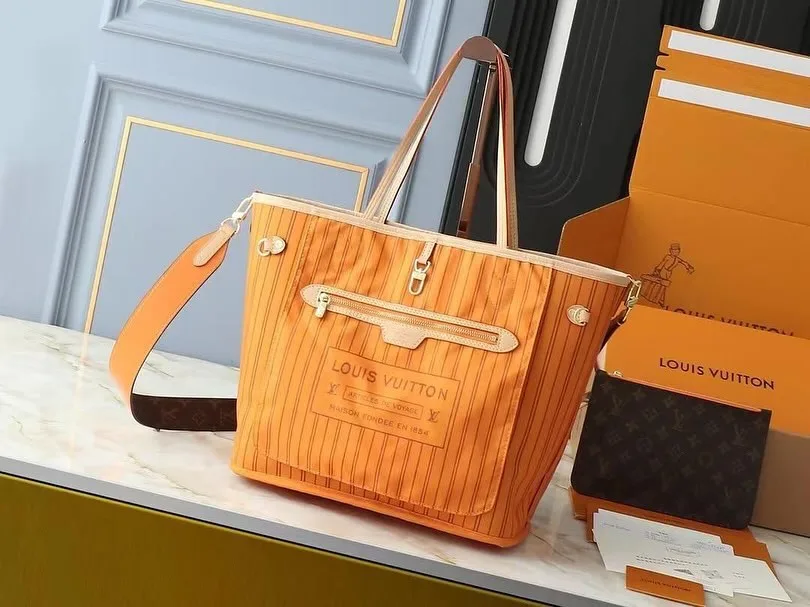 Louis Vuitton Tote Bag photo 9