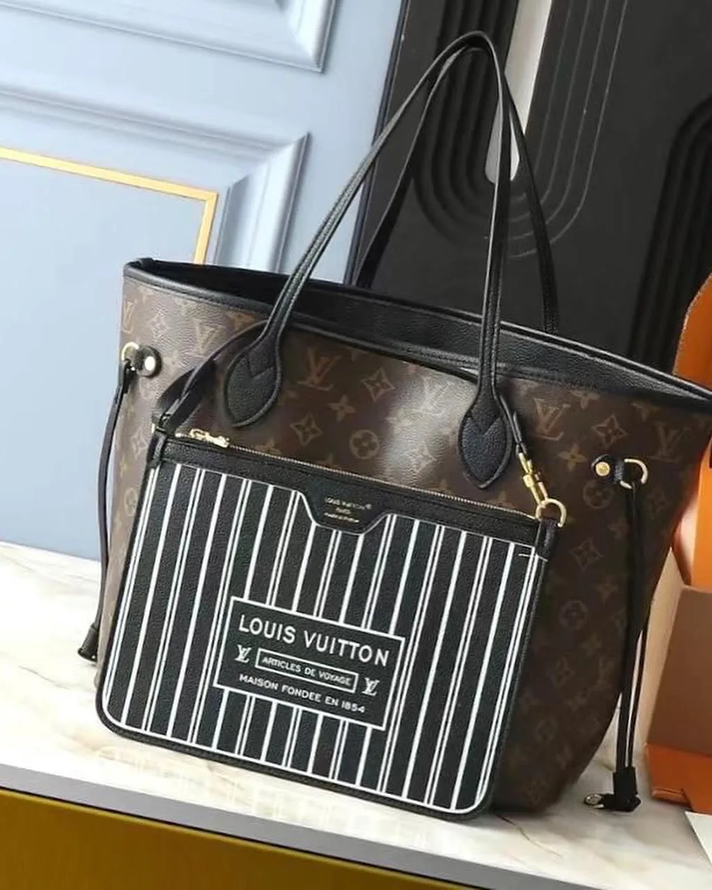 Louis Vuitton Tote Bag photo 3