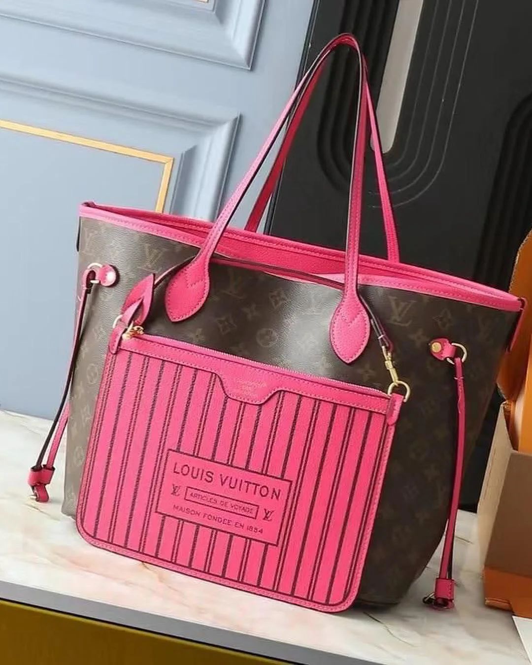 Louis Vuitton Tote Bag photo 2