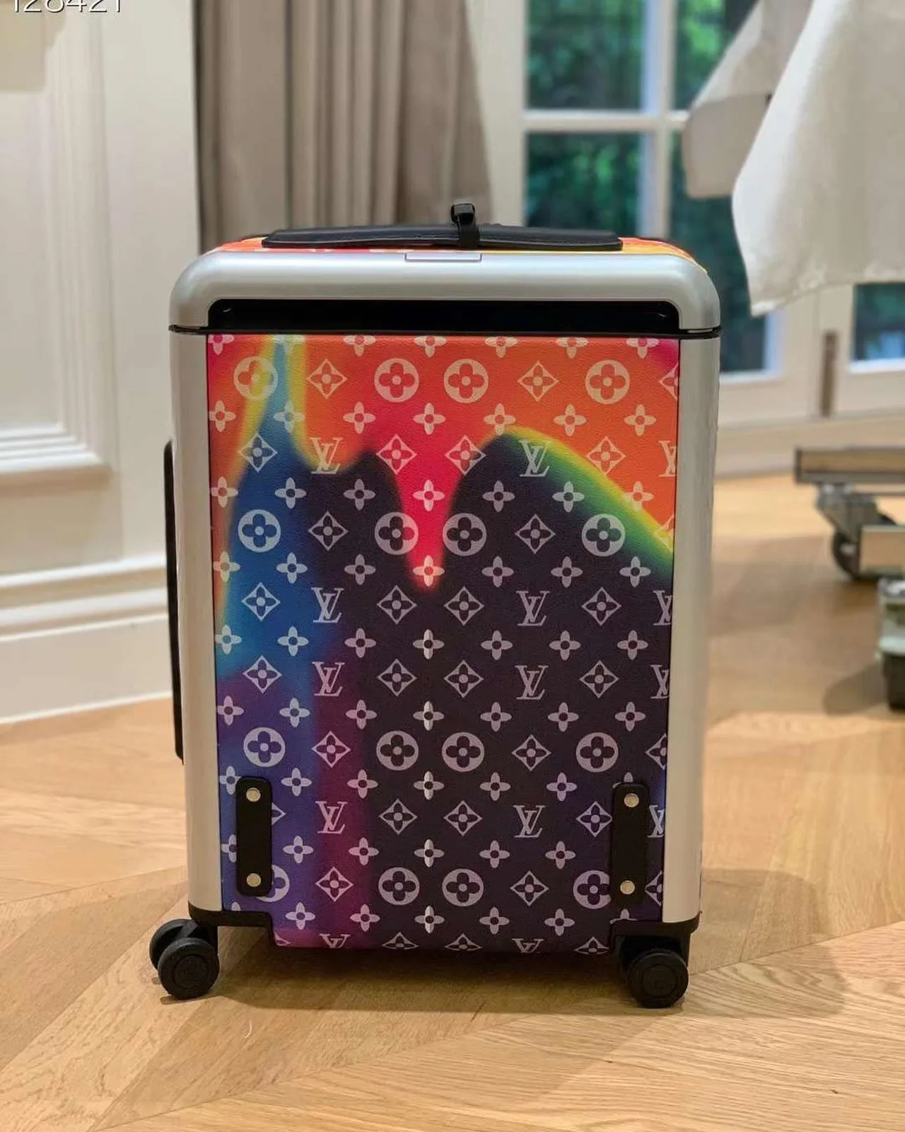 Louis Vuitton Horizon photo 4