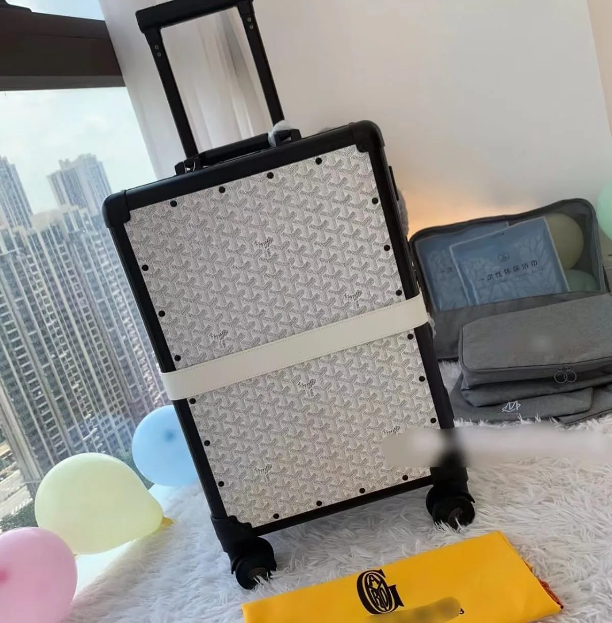 Louis Vuitton Horizon 55 photo 9