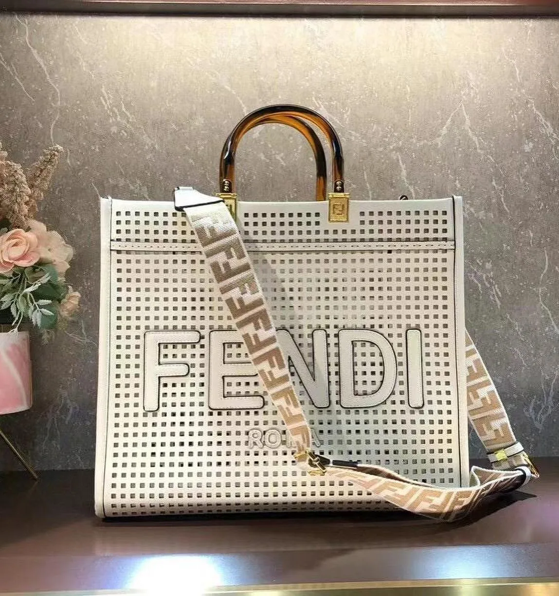 Fendi Sunshine Shopper photo 5