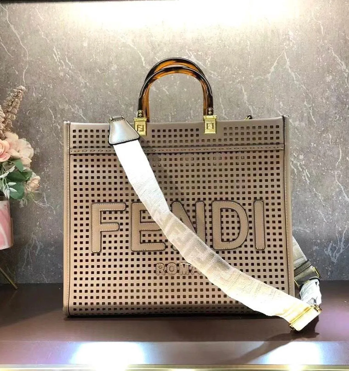 Fendi Sunshine Shopper photo 6