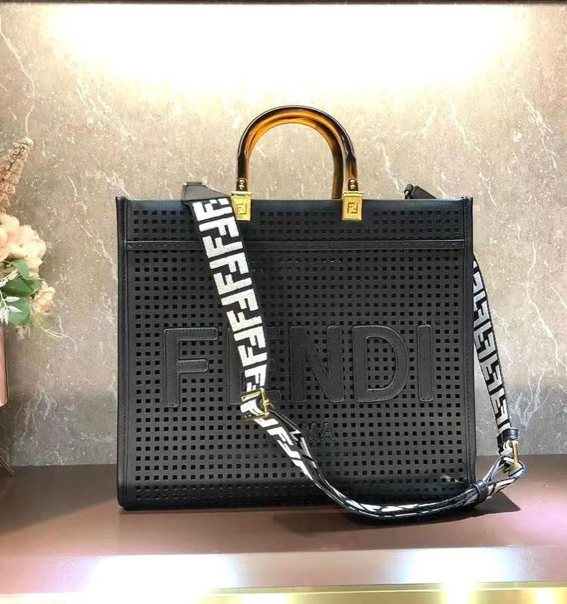 Fendi Sunshine Shopper photo 3
