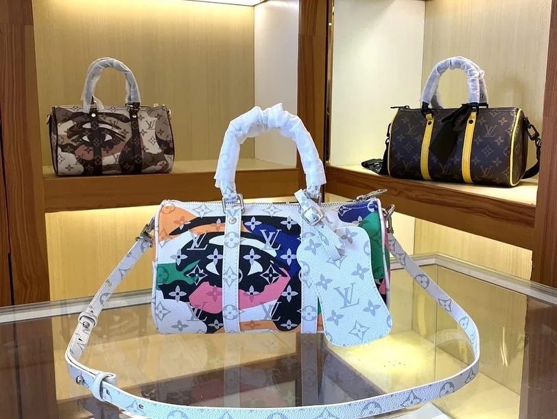 Louis Vuitton Keepall photo 4