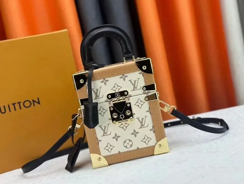 Louis Vuitton Petite Malle photo 2