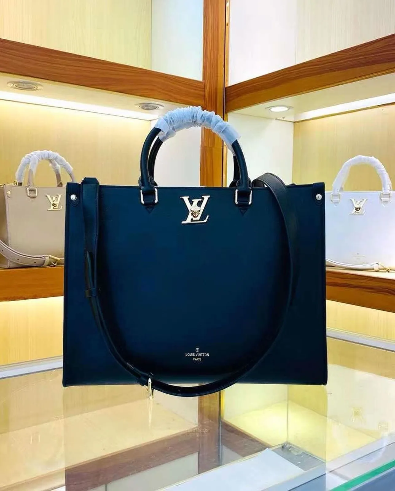 Louis Vuitton Pont-Neuf or similar structured tote photo 3