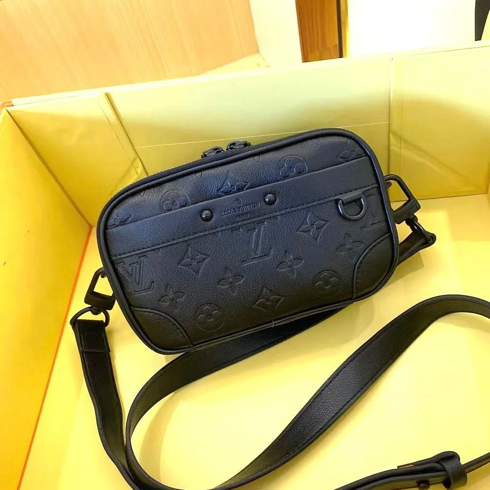 Louis Vuitton Streetwear Messenger photo 4