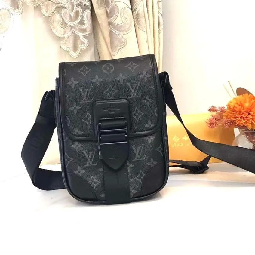 Louis Vuitton Streetwear Messenger