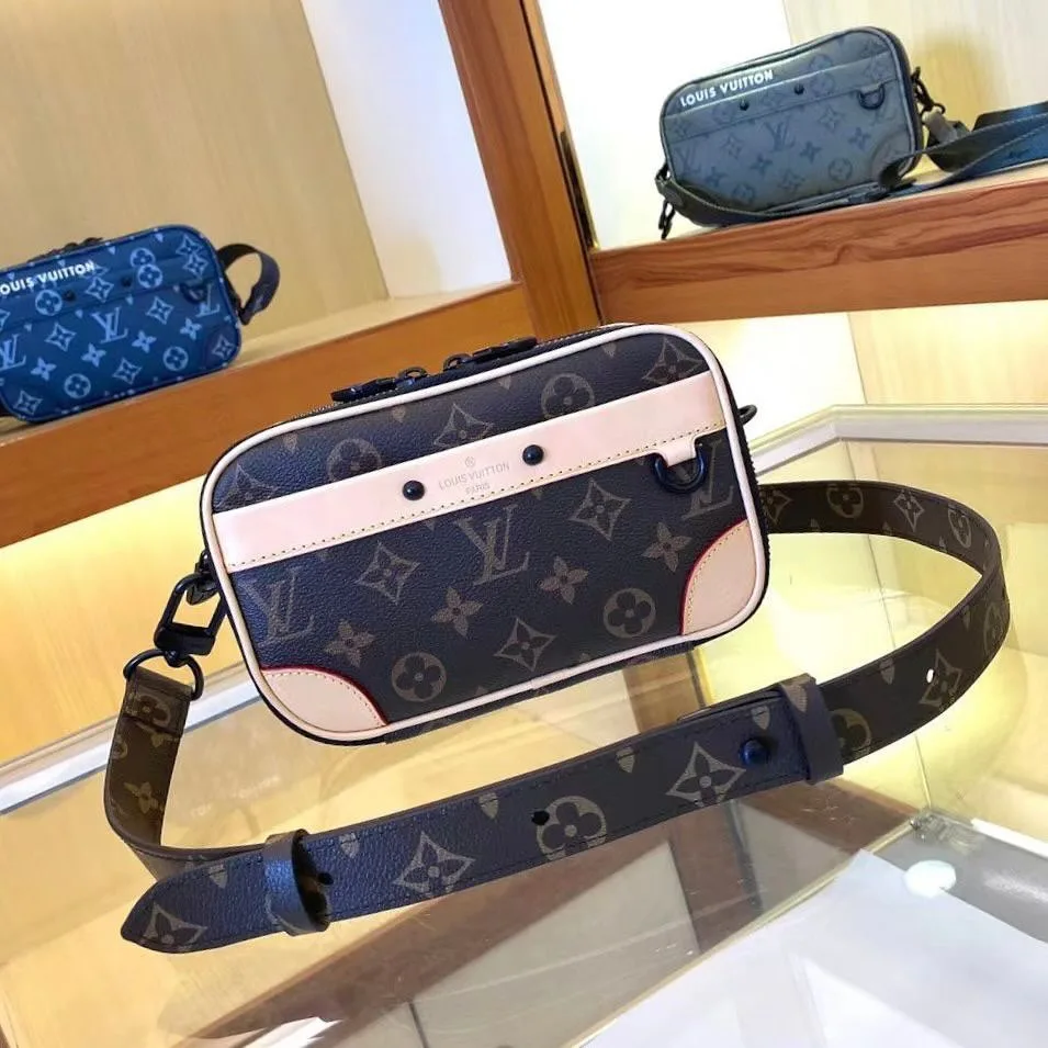 Louis Vuitton Streetwear Messenger photo 2