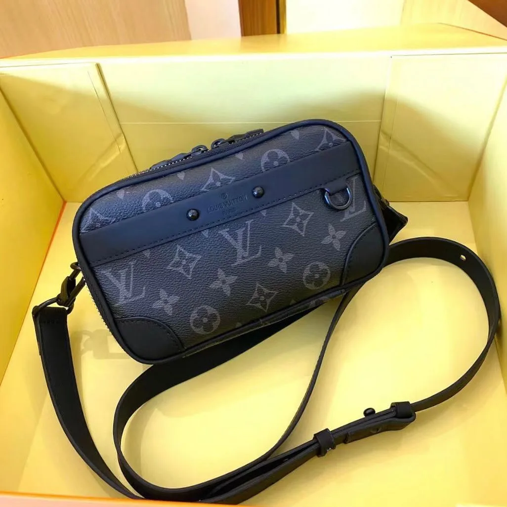 Louis Vuitton Streetwear Messenger photo 3