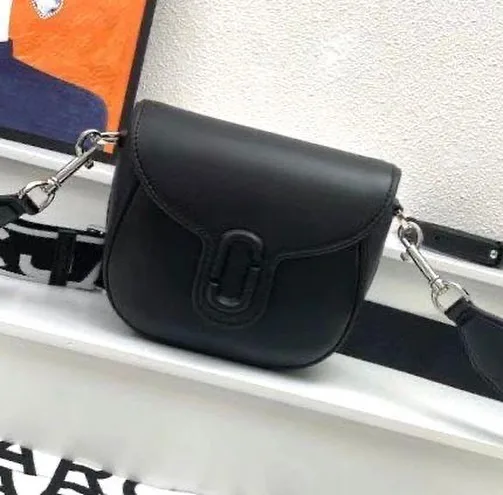 Marc Jacobs Interlock Shoulder Bag photo 4