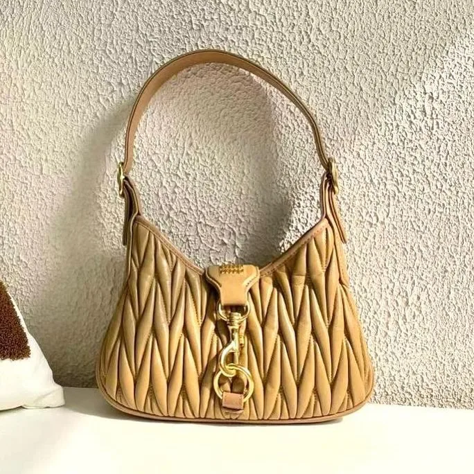 Miu Miu Matelassé Hobo photo 3