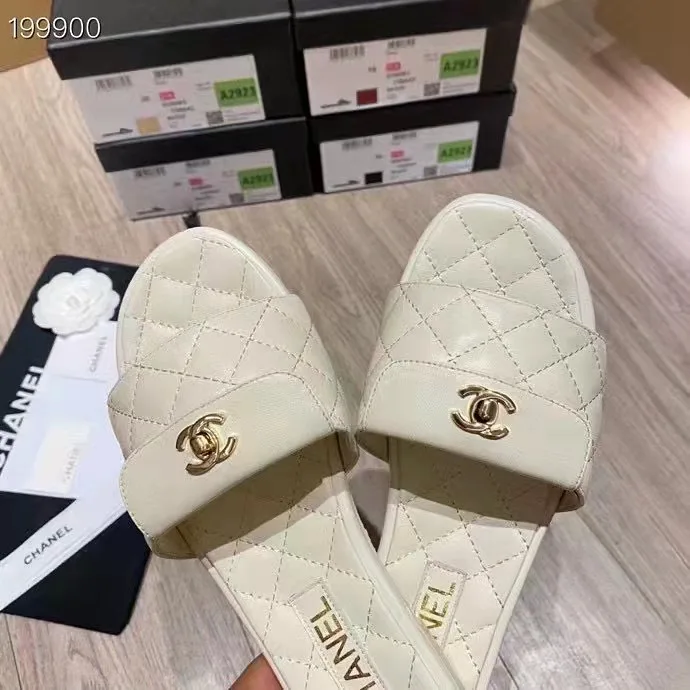 Chanel quilted slide photo 2