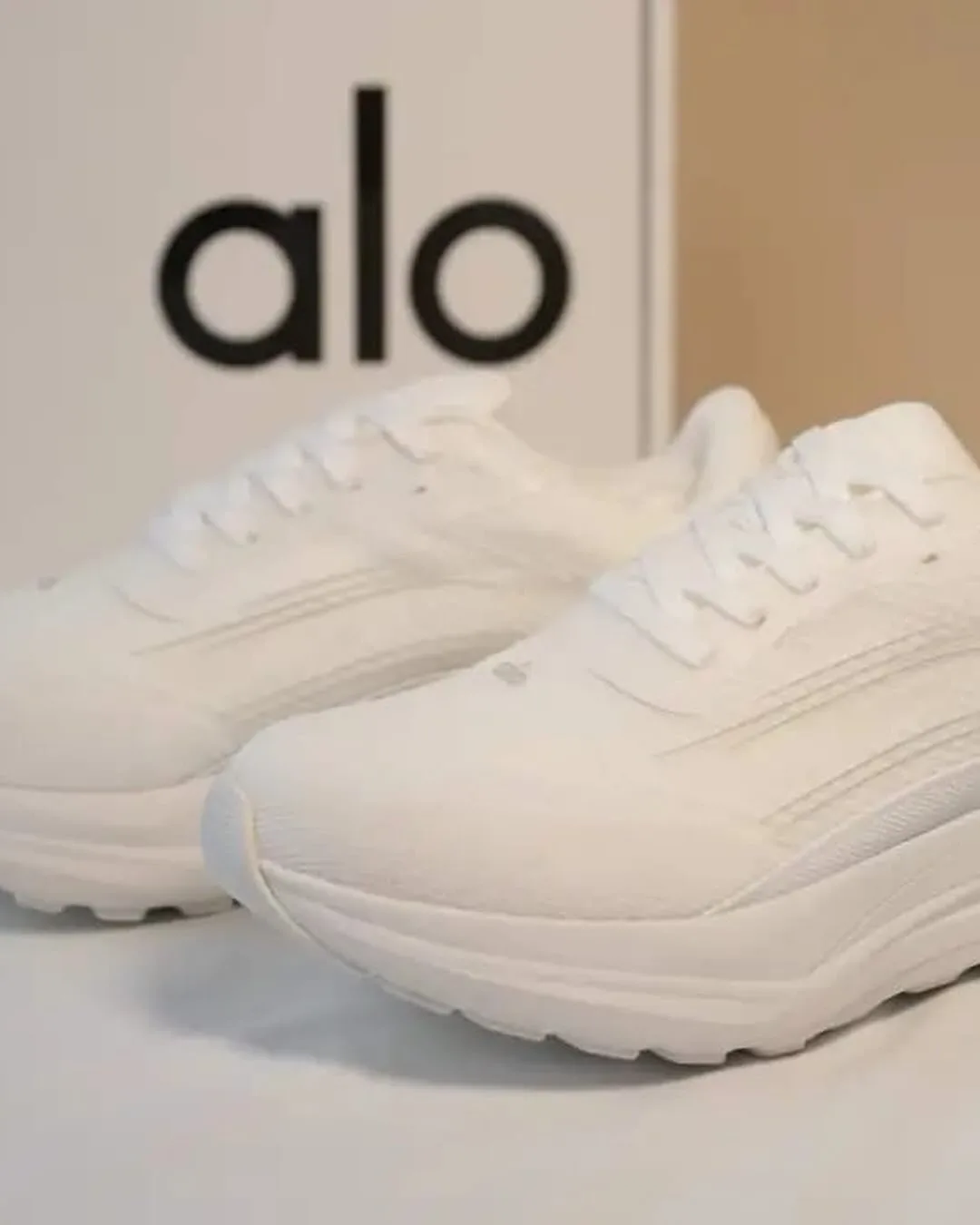 Alo Yoga Runner photo 3