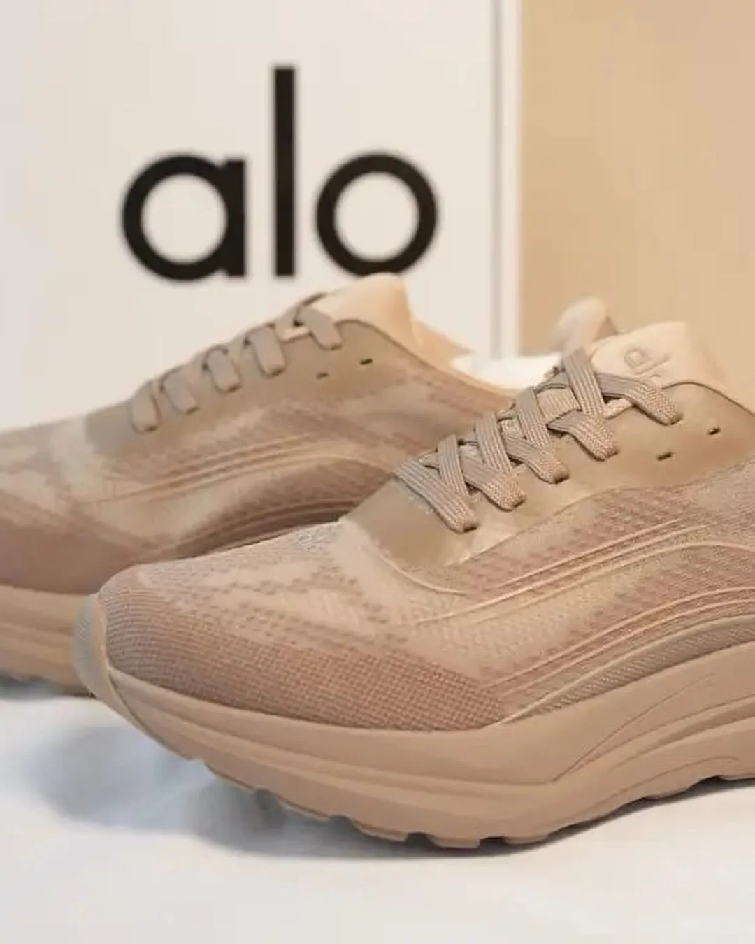 Alo Yoga Runner photo 5