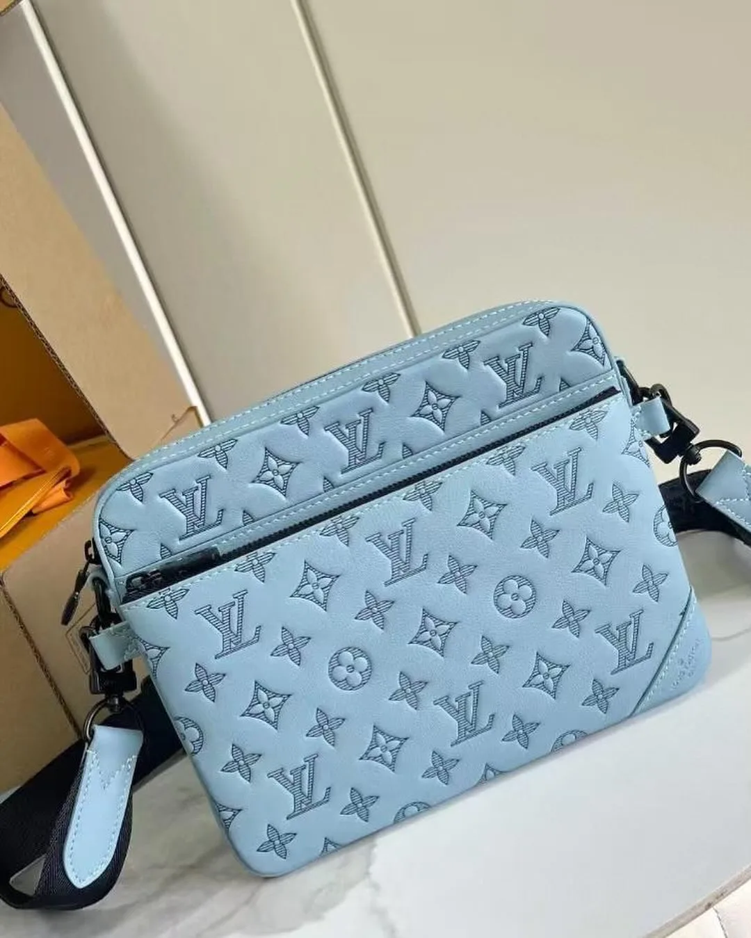 Louis Vuitton Avenue Sling Bag photo 12