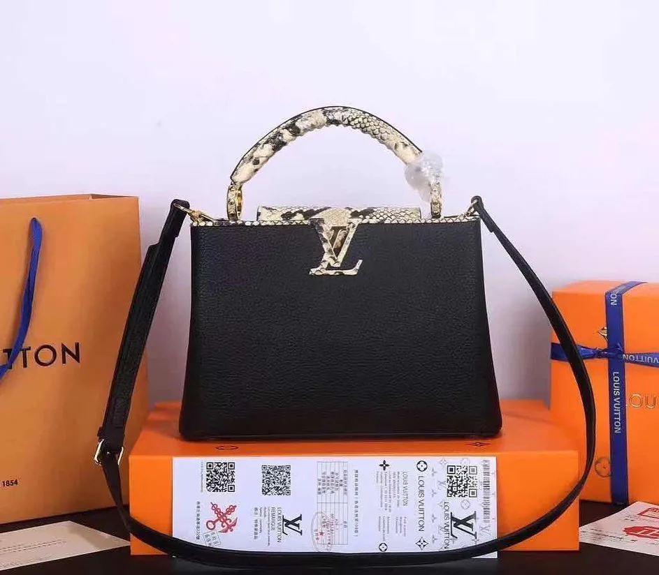Louis Vuitton Capucines BB photo 11
