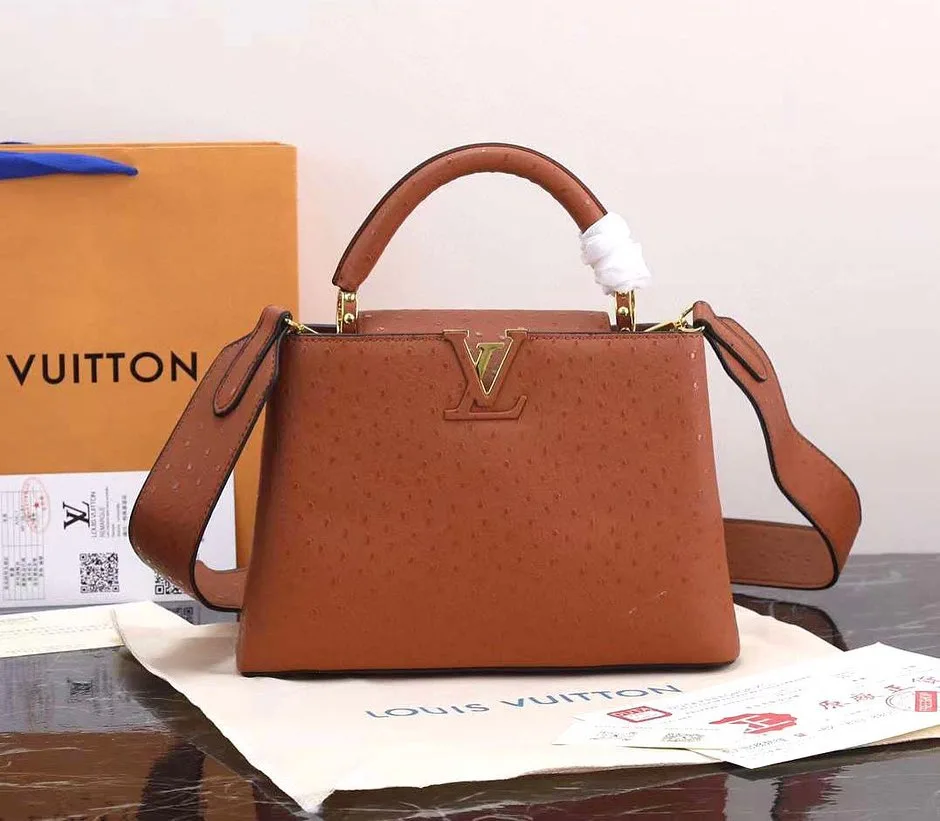 Louis Vuitton Capucines BB photo 9