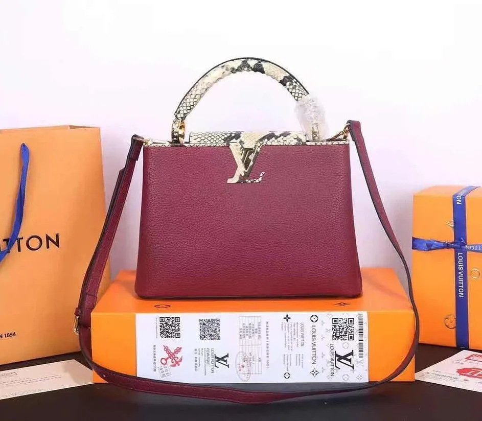 Louis Vuitton Capucines BB photo 10