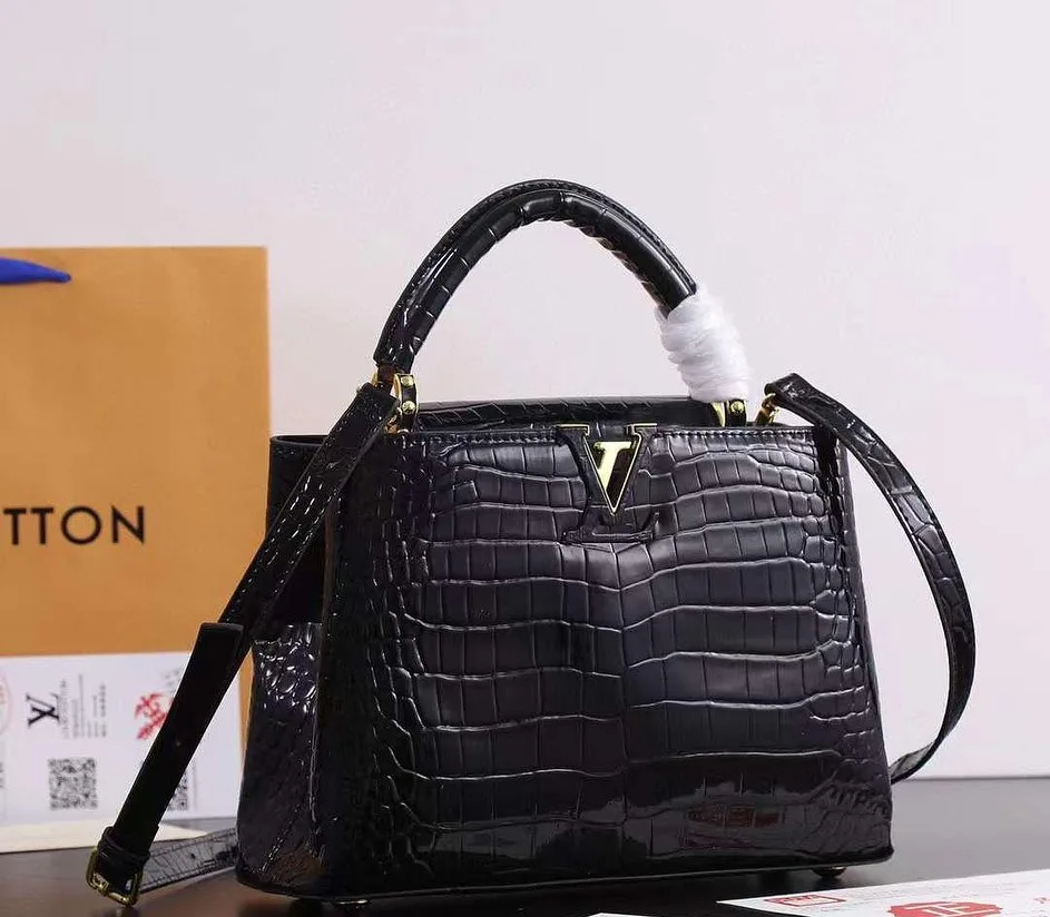 Louis Vuitton Capucines BB photo 13