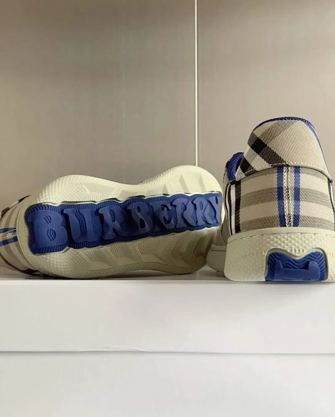 Burberry Sneaker photo 2