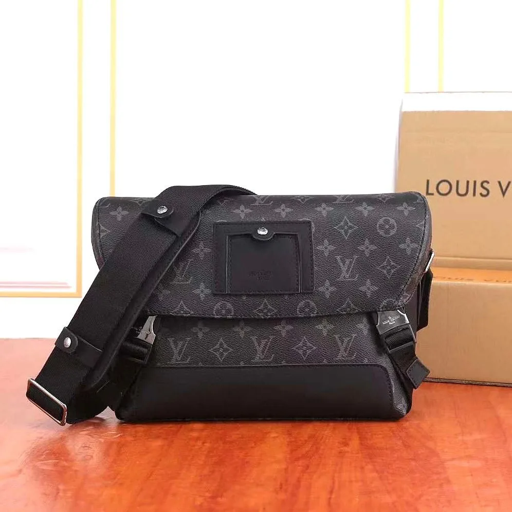 Louis Vuitton District PM messenger bag photo 9