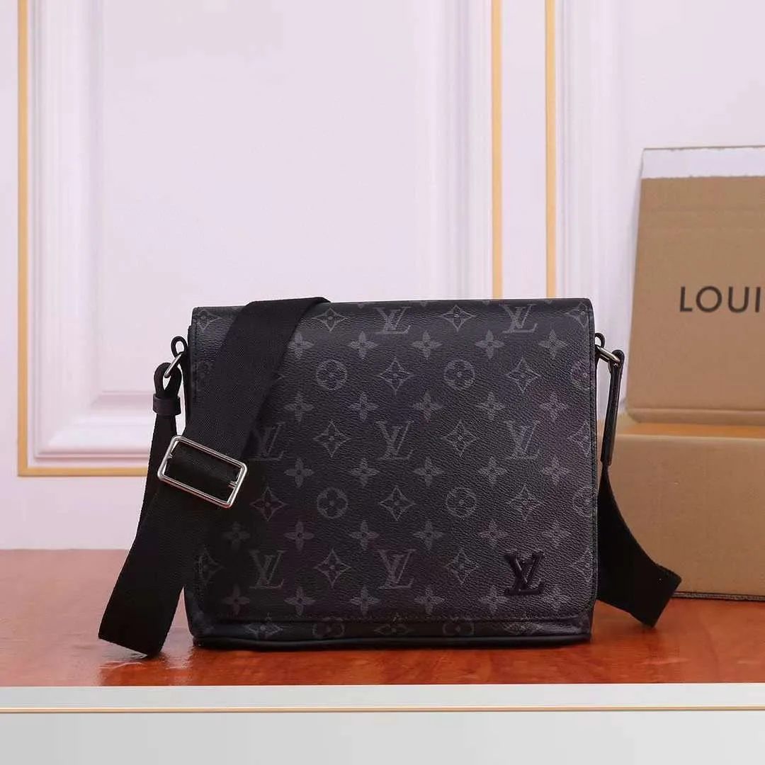 Louis Vuitton District PM messenger bag photo 8