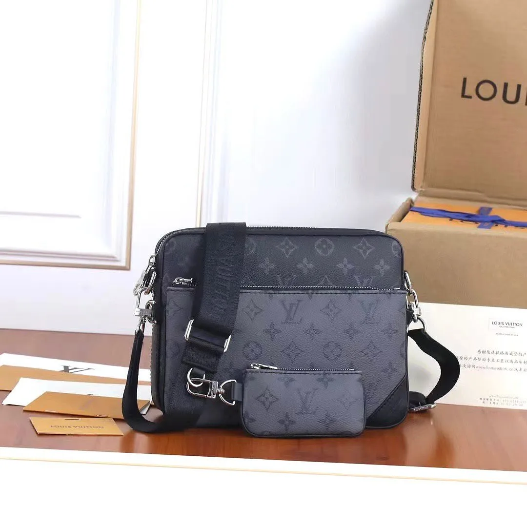 Louis Vuitton District PM messenger bag photo 3