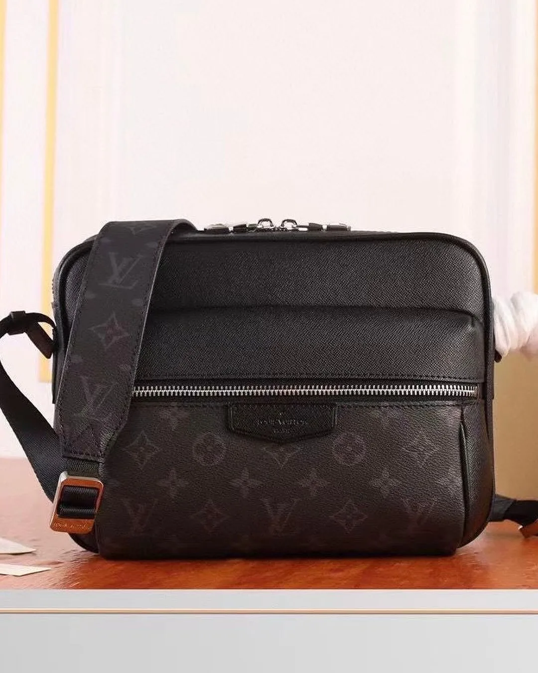 Louis Vuitton District PM photo 4