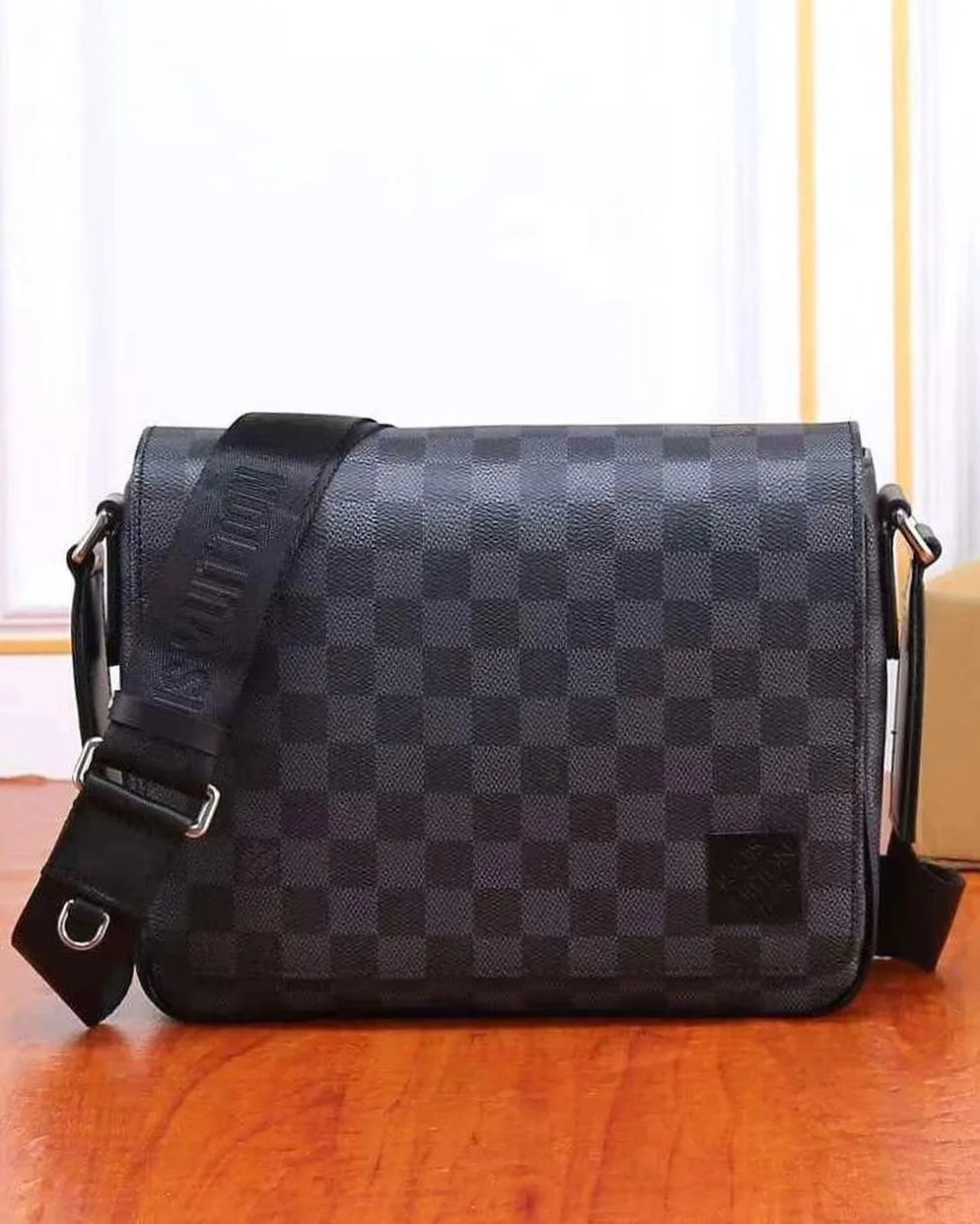 Louis Vuitton District PM photo 6