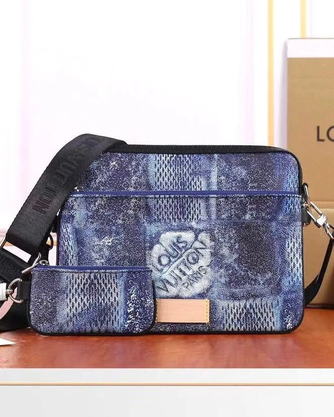 Louis Vuitton District PM photo 3