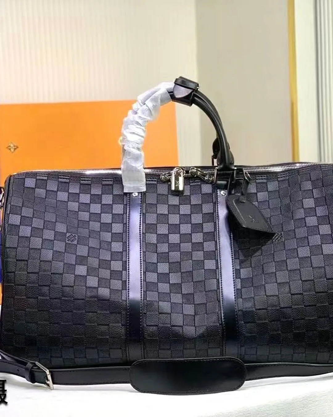 Louis Vuitton Keepall photo 11
