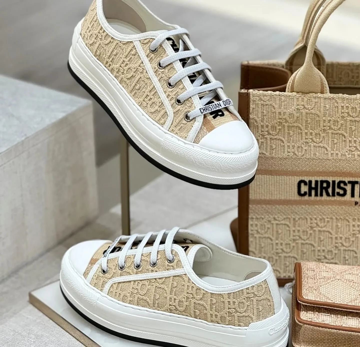 Dior Sneaker photo 3