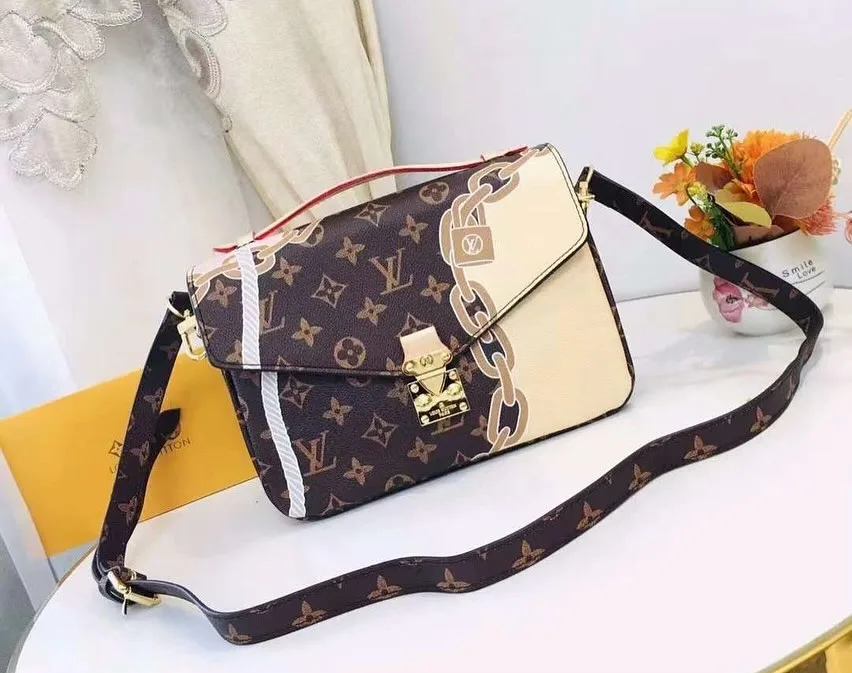 Louis Vuitton Metis photo 2